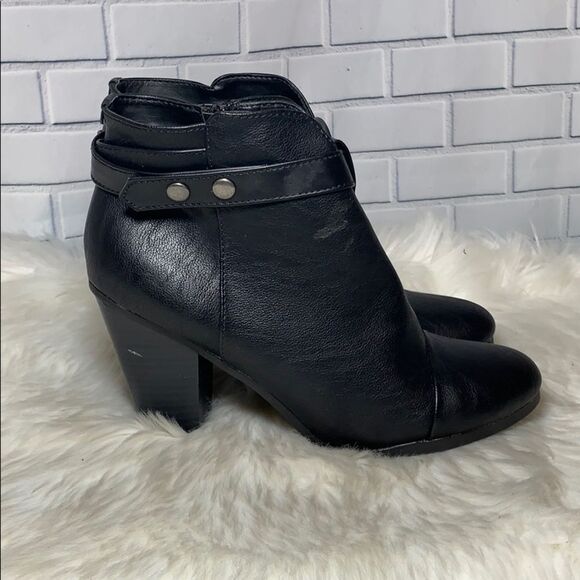 Breckelles Gail Black Leather Zip Booties … - Picture 4 of 6